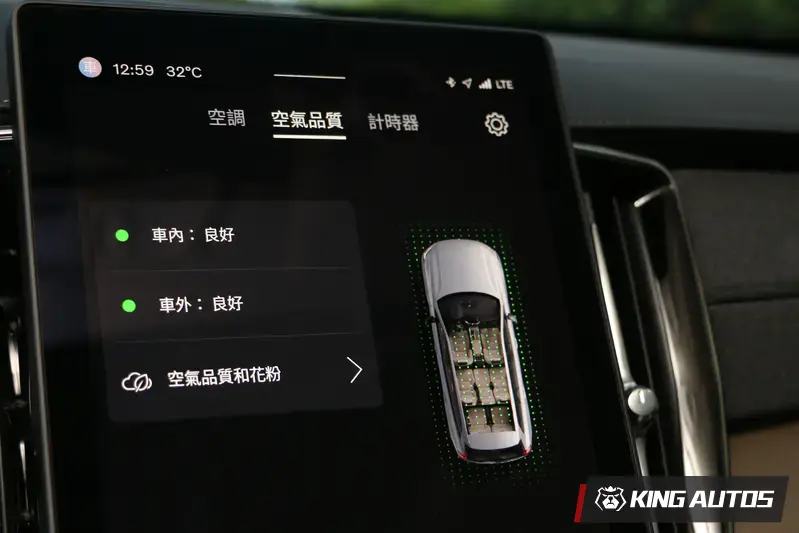 中控螢幕上可即時監看車內外空氣品質