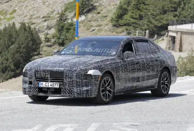 車內首次曝光！小改款《BMW 7 Series》縮鼻大成功 取消橫貫式螢幕