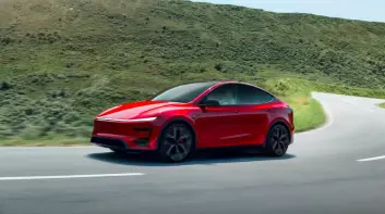 《Tesla Model Y Performance》零百加速3秒半 升級16吋螢幕