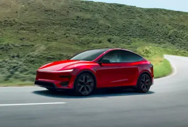 《Tesla Model Y Performance》零百加速3秒半 升級16吋螢幕
