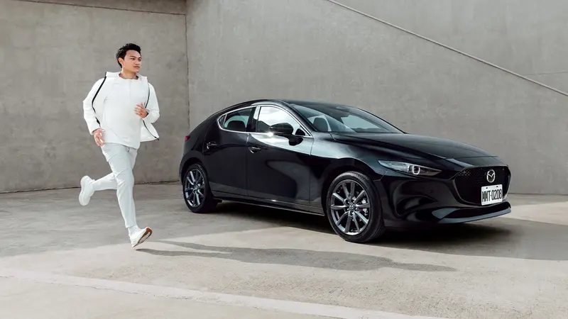 深受年輕族群青睞的Mazda3，9月份購車即享限時升級5年原廠保固及最高80萬元0利率。