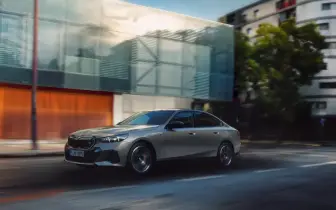 售價沒漲！汎德BMW i5與i5 Touring 續航首次突破600公里
