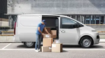 南陽廂車連發！《Hyundai Staria Van》預售130萬元 雙側滑門 載重同級第一 露營車Camper同步登場