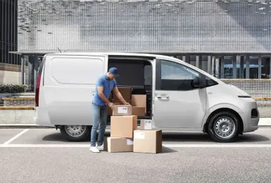 南陽廂車連發！《Hyundai Staria Van》預售130萬元 雙側滑門 載重同級第一 露營車Camper同步登場