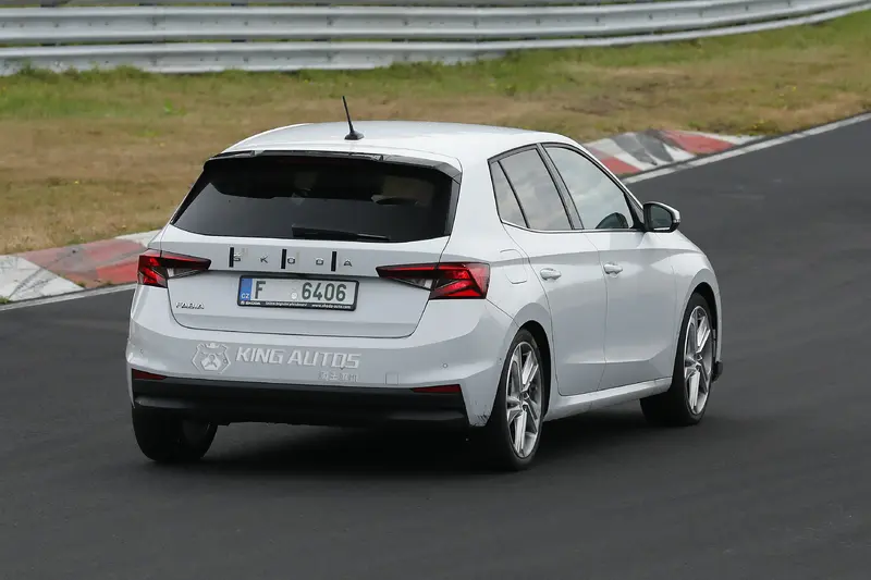 消失的煙黨共，是偽裝的一部分嗎？！Volkswagen Polo GTI 採用單邊雙出排氣尾管。