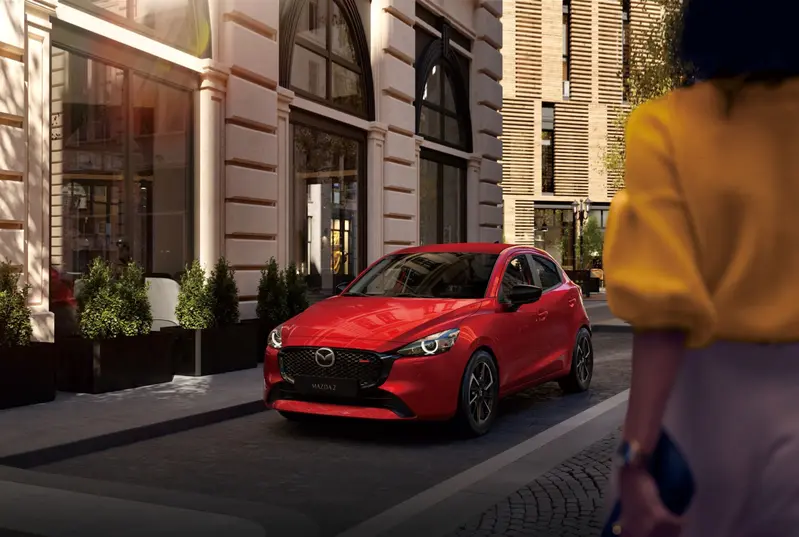 MAZDA2建議售價69.9萬元起，搭配舊換新最高折10萬元後，入手價來到59.9萬元起。2025年9月入主享5年原廠保固。