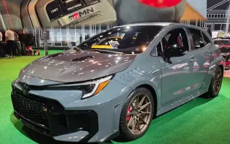 提前曝光！《Toyota GR Corolla GRMN》碳纖套件好搶眼 車艙充滿戰鬥氣息