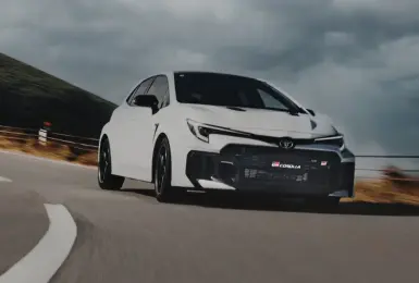 升級版《Toyota GR Corolla》強化賽道駕馭樂趣｜打更多膠 新增冷風通道