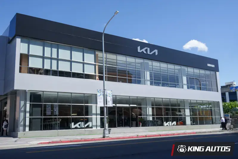 Kia森那美直營台北旗艦店｜地址：台北市南港區南港路三段168號｜電話：(02)2792-9916｜展示中心營業時間：週一至週日 09:00~21:00｜服務廠營業時間：週一至週六 08:30~12:00、13:00~17:30；週日公休