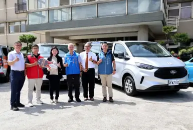 全台首輛！Ford Tourneo Custom化身3輪椅福祉車上路 福特六和實踐在地關懷與無障礙移動承諾