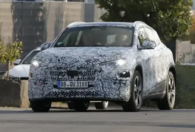 首次曝光｜大改款《Mercedes-Benz GLA》輪拱防刮材質好顯眼 升級全新4缸1.5T48V輕油電動力 
