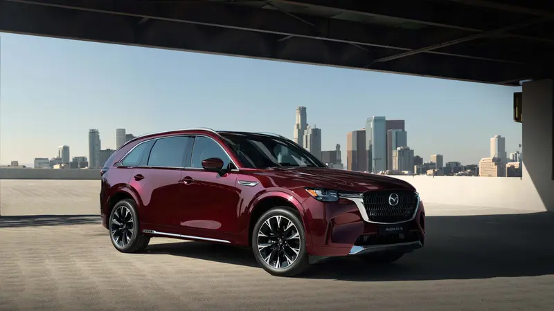 撼動全能旗艦跑旅 MAZDA CX-90 10月份入主即享5萬元購車禮遇，為追求上乘質感與純粹駕馭樂趣的準車主，帶來更從容的入主良機。