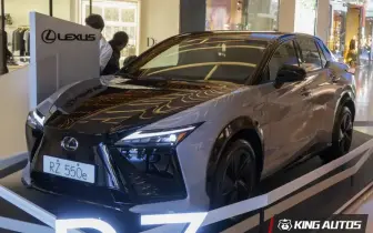 上市倒數！Lexus RZ 550e F SPORT驚喜現身 綜效馬力破400匹 換上線控方向盤