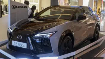 上市倒數！Lexus RZ 550e F SPORT驚喜現身 綜效馬力破400匹 換上線控方向盤