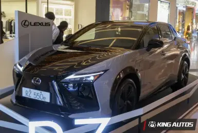 上市倒數！Lexus RZ 550e F SPORT驚喜現身 綜效馬力破400匹 換上線控方向盤