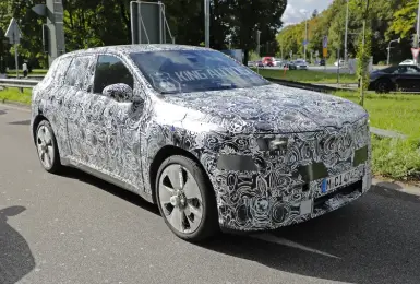 誰把iX3縮小了？！小改款《BMW iX1》外觀改到認不出來 預計升級800V電氣架構