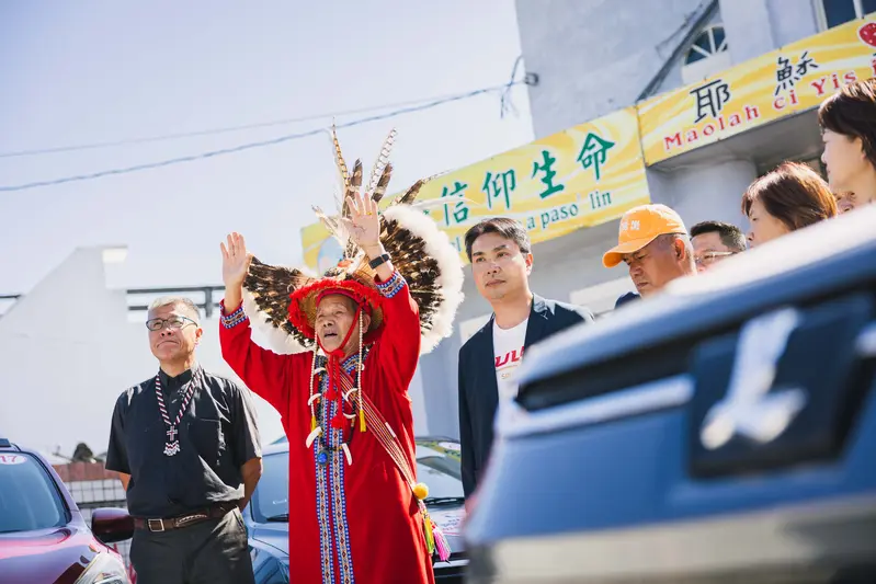 代步車啟動儀式在花蓮光復太巴塱教會舉行，由楊頭目主持祝禱祈福。