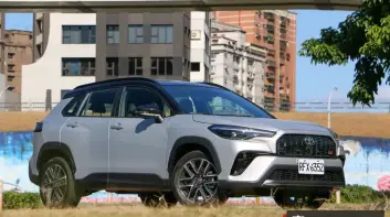 2025年11月《國產車款》銷售排行：《Toyota Corolla Cross》重返4千大關《Honda HR-V》油電車熱銷 《Toyota Sienta》停產逾一年持續領牌