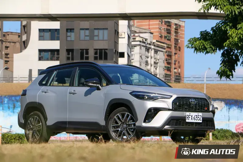 2026年式Toyota Corolla Cross GR Sport的外觀由台灣國瑞汽車主導設計，最醒目的差別在於水箱護罩外框改為跟車身同色。