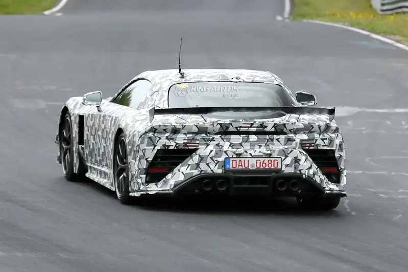 Lexus Sport Concept的量產車正在賽道上測試，預計為LFA的後繼車款LFR。