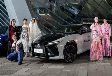 小改款《Lexus RZ》純電休旅車Q4上市 點亮臺北時裝週