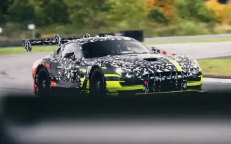 《Mercedes-AMG GT TRACK SPORT》輕量化V8跑車 鎖定Porsche 911 GT3 RS