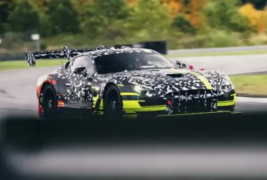 《Mercedes-AMG GT TRACK SPORT》輕量化V8跑車 鎖定Porsche 911 GT3 RS