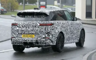 跟上保時捷腳步？！《Range Rover Sport SV》中置排氣管設計首度曝光！