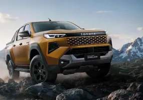 大改款《Toyota Hilux》油車拉拉皮！ 純電是主力？