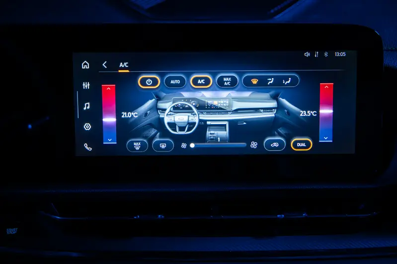 冷氣在中控螢幕上調整