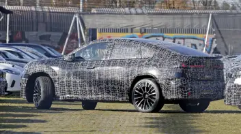 斜背跑旅不能亡！全新《BMW iX4》線條更流線 誰把iX2放大了？！