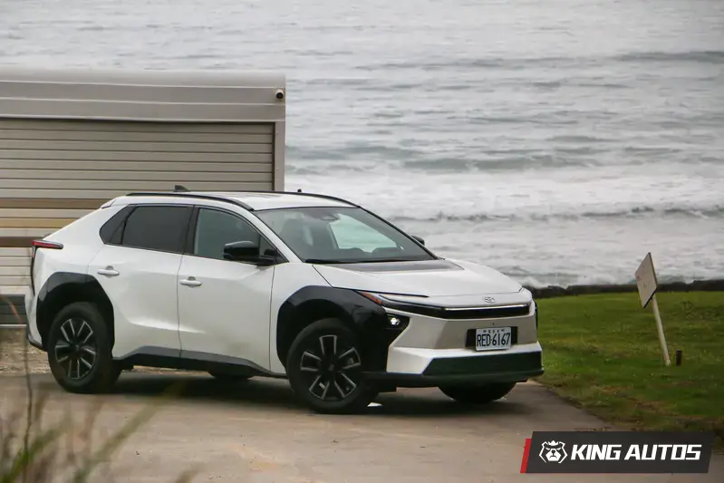 開著電動車去海邊走走吧！沒有臭臭的排氣味，感受一下涼爽的風帶著微鹹的味道。bZ4X小改款後新增的V2L供電，海邊煮咖啡不是問題。