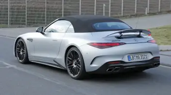 賓士V8引擎挺過歐7法規《Mercedes-AMG SL》小改款首次曝光