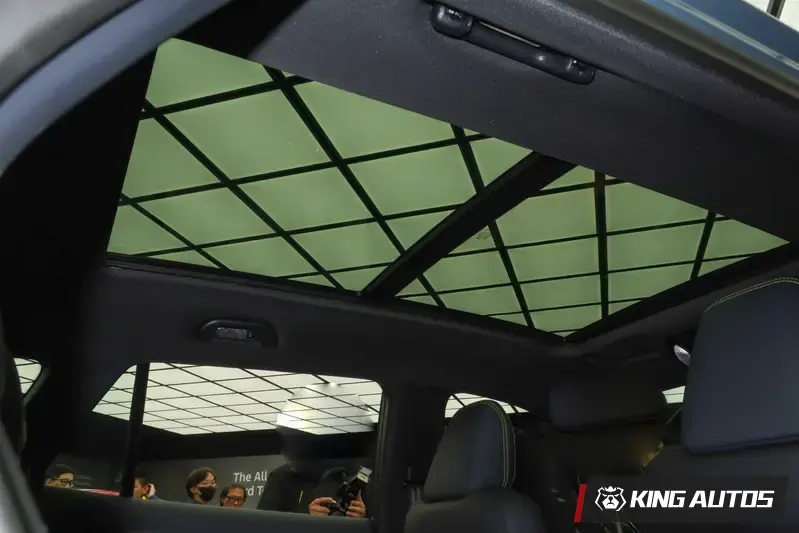 全景天窗也是頂規油電車一大賣點