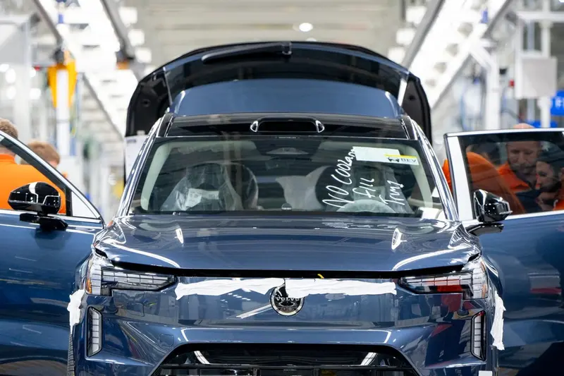 EX90車頭上方的光達將在2026年式更新後取消