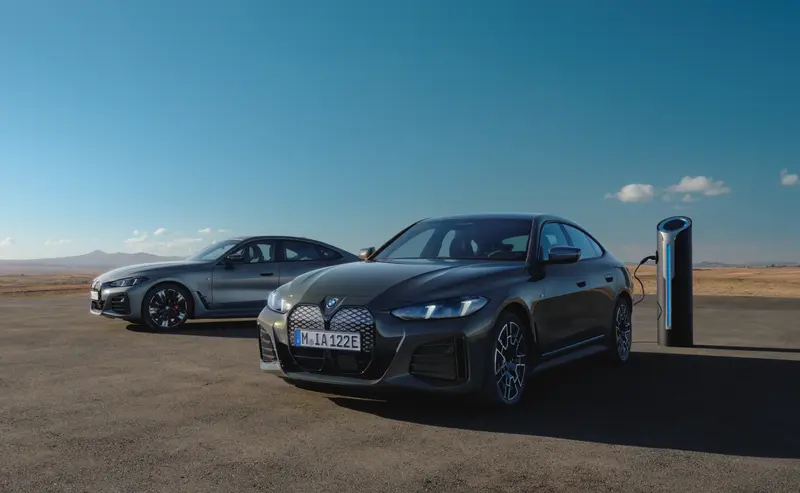 全新BMW i4導入採用碳化矽（SiC）逆變器的新世代電能架構，不僅大幅提升能量轉換效率、帶來更長續航里程，更使性能旗艦i4 M60 xDrive一舉突破600匹馬力！本次共推出i4 eDrive40與i4 M60 xDrive兩款車型，建議售價分別為279萬元與333萬元