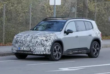 發表倒數！大改款《Mercedes-Benz GLB》致敬Smart #5？