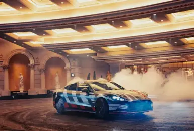 全新《Mercedes-AMG GT 4 Door Coupe》轉型電動車 布萊德彼特代言 三馬達爽榨千匹