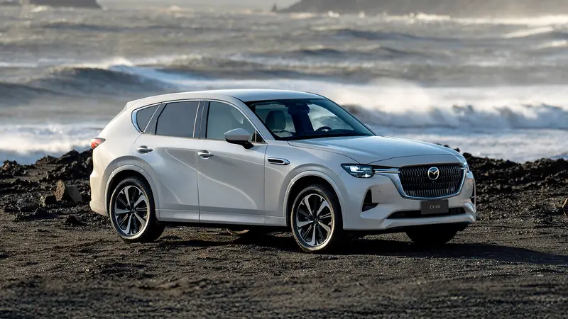 12 月入主 MAZDA 縱置後驅旗艦休旅 CX-60 限時升級 7 年原廠保固，以周延安全防護為旅程奠定安心根基。