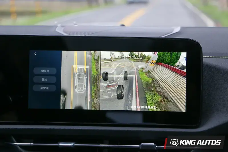 這已經不是底盤透視了，是整台車變透明的！對於尺碼較大的車來說相當好用。