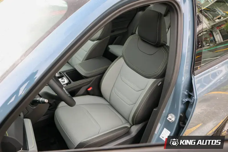 油電頂規車採用PORSCHE相同供應商的座椅包覆材質。