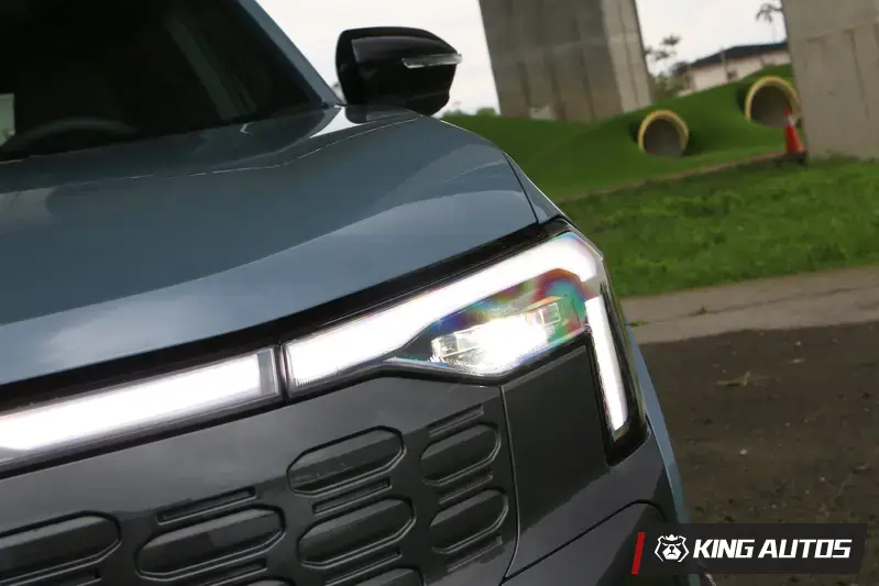 投射式LED大燈，讓體積縮小成瞇瞇眼。