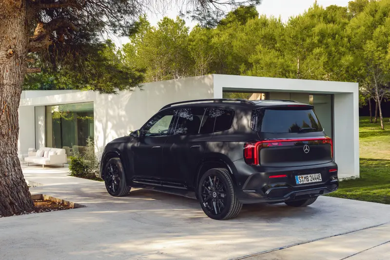 車身尺碼4,732*1,861*1,687mm,軸距2,889mm。