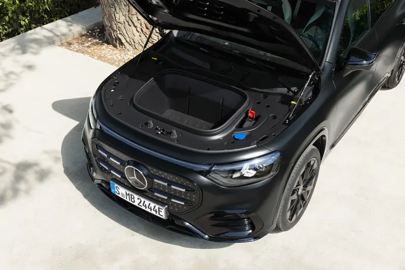 車頭置物空間為127公升,官方稱它足以容納一箱飲料、三個足球,甚至一個小型帳篷。