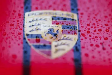 花大錢重回油車！《Porsche》考慮將整車生產外包 砍員工獎金