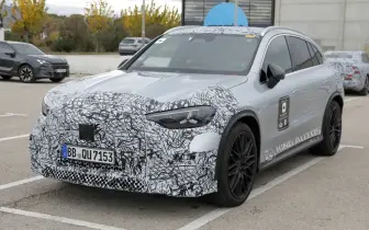 首次曝光！《Mercedes-AMG GLC 53 EQ》綜效馬力上探900匹 導入主動式後導流板