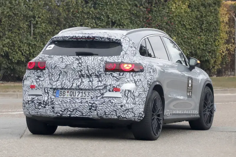 主動式後導流板相當低調,平常沒事垂下來很難發現。