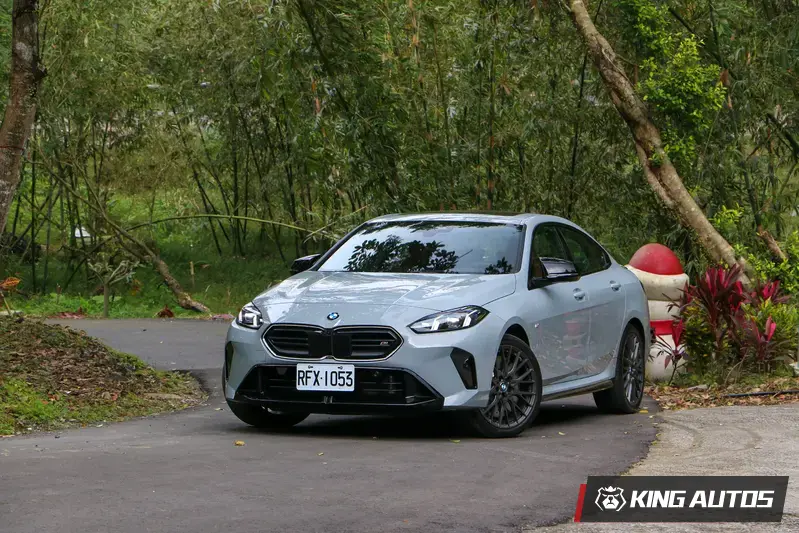本次試駕車款為BMW M235 xDrive Racing Edition,建議售價273萬元起。