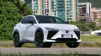 《Lexus RZ 550e F Sport》試駕報導｜電動車也能有「老司機」靈魂 找回人車對話的溫度 