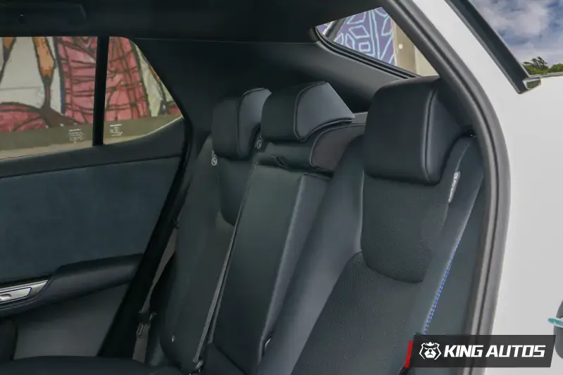 後排椅背採6/4分離傾倒,並具備多段角度可調整。